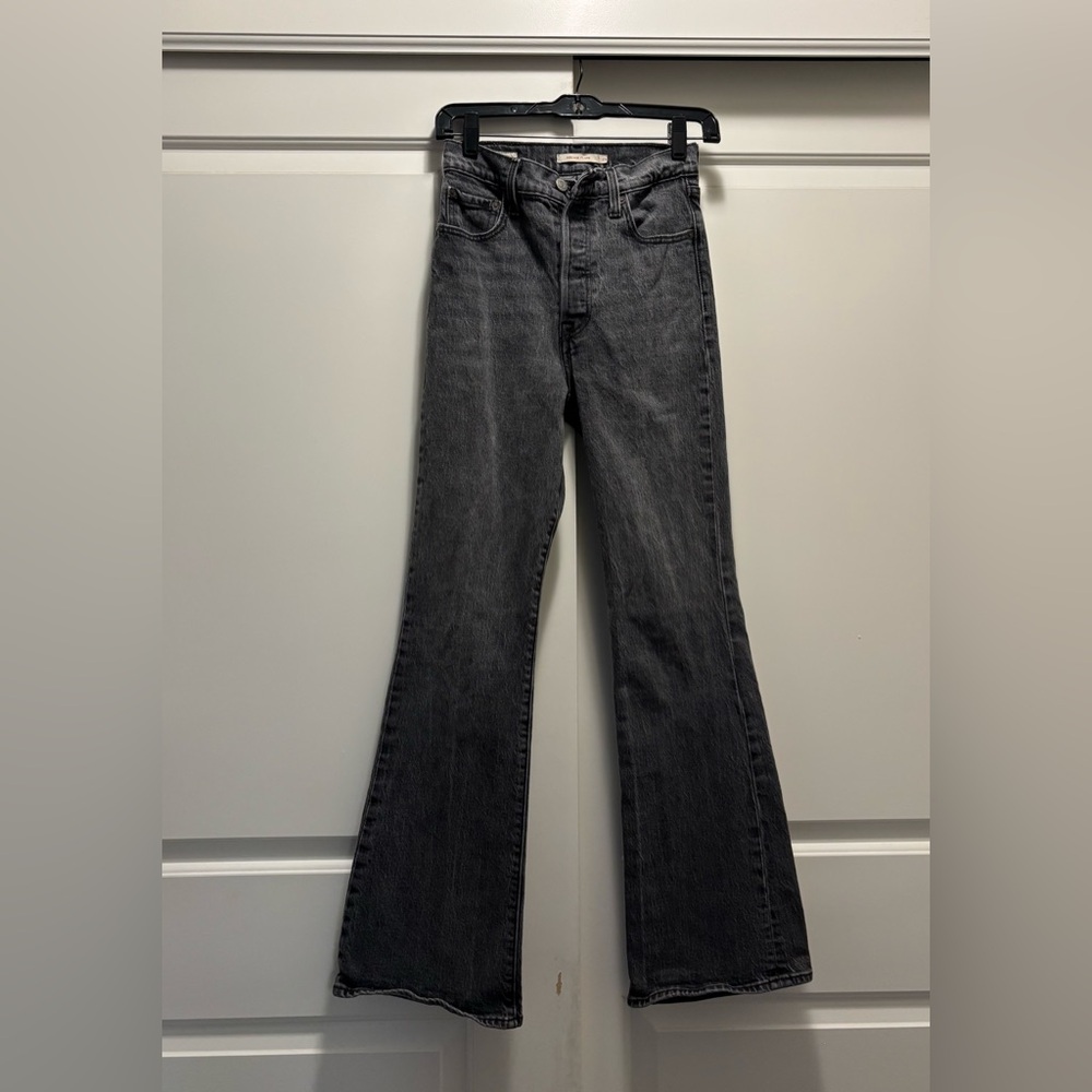 Levi’s Ribcage Flare button fly , size 25